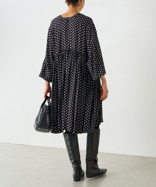未使用近　ビアズリー　パール釦ギャザーチュニックブラウス　ドット柄 BEARDSLEY（ビアズリー）の「パール釦ギャザーチュニック