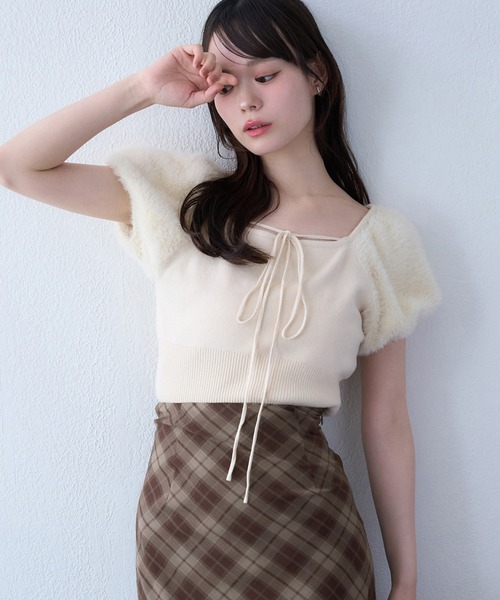 one after another NICE CLAUP（ワンアフターアナザーナイスクラップ）の「フェザードッキングニット（ニット/セーター・レディース・ブラック/アイボリー/ブルー・FREE）」の2枚目の写真