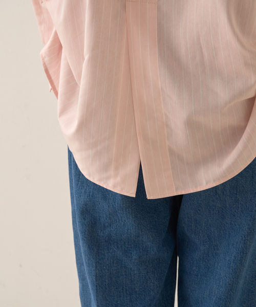 Rouge vif Anna(ルージュヴィフアンナ)の「バックドレープストライプシャツ(シャツ/ブラウス・レディース・サックスブルー/ピンク・フリー)」の6枚目の写真