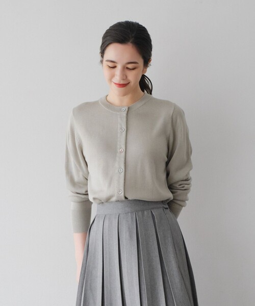 Afternoon Tea（アフタヌーンティー）の「くるみボタンカーディガン/リバティプリント（カーディガン/ボレロ・レディース・グレー・MEDIUM）」の2枚目の写真