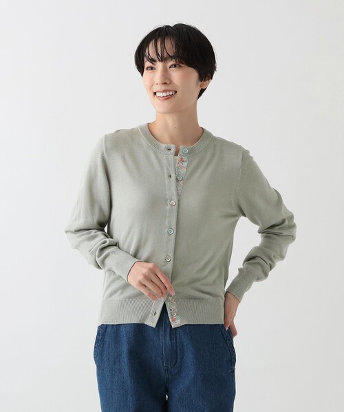 Afternoon Tea（アフタヌーンティー）の「くるみボタンカーディガン/リバティプリント（カーディガン/ボレロ・レディース・グレー・MEDIUM）」の3枚目の写真