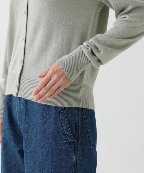 Afternoon Tea（アフタヌーンティー）の「くるみボタンカーディガン/リバティプリント（カーディガン/ボレロ・レディース・グレー・MEDIUM）」の7枚目の写真