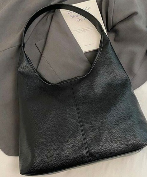 AMELY(エミリー)の「三角フォルム ショルダーバッグ(ショルダーバッグ・レディース・ブルー/シルバー/アイボリー/ブラック/イエロー/カーキブラウン/ブラウン・フリー)」の2枚目の写真