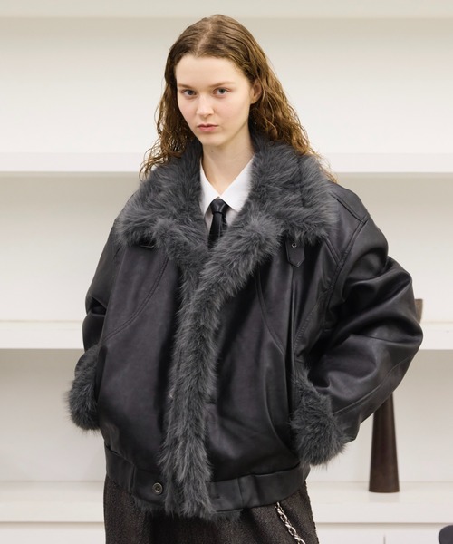 soerte（ソエルテ）の「Stand Collar Fur-Trimmed B-3 Jacket / スタンドカラーB-3ムートンジャケット（ムートンコート・メンズ・ブラック/ブラウン・1/2/3）」の5枚目の写真