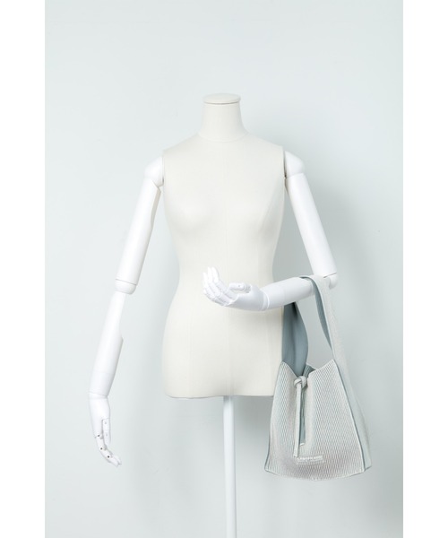 LASTFRAME(ラストフレーム)の「KYOTO METALLIC REVERSIBLE TASUKI TOTE SMALL(ショルダーバッグ・レディース・グレー系その他/シルバー系その他・SMALL)」の6枚目の写真