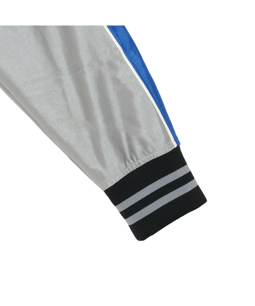 PUMA（プーマ）の「PUMA プーマ ユニセックス T7 スカ ジャケット 3 MIJ（ジャージ・メンズ・シルバー/ブラック・X-LARGE/XX-LARGE/LARGE/SMALL/MEDIUM）」の4枚目の写真