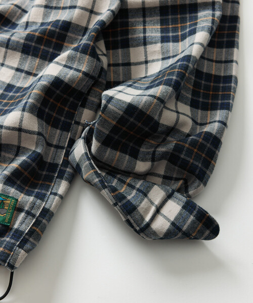 Foxfire(フォックスファイヤー)の「Foxfire/フォックスファイヤー 別注 チェックネル プルオーバーフーディーシャツ/リラックスフィット(シャツ/ブラウス・メンズ・チャコールグレー/グリーン/ネイビー・LARGE/MEDIUM)」の6枚目の写真