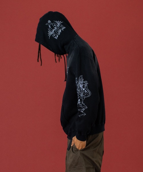 XLARGE（エクストララージ）の「CREEPY MANSION HOODED SWEATSHIRT（パーカー・メンズ・ブラウン/ブラック/オリーブ・S/M/L/XL）」の4枚目の写真