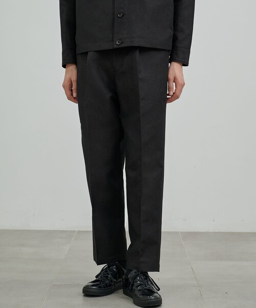UNITED TOKYO（ユナイテッドトウキョウ）の「WOOL LINEN 1タックスラックス（その他パンツ・メンズ・グレイッシュベージュ/ブラック・1/2）」の2枚目の写真