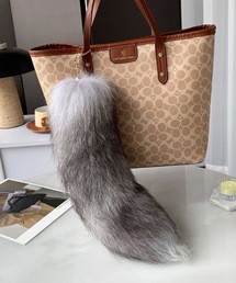 pyornim（ピョルニム）の「フォックス風 フェイクファー しっぽ チャーム キーホルダー（キーホルダー）」