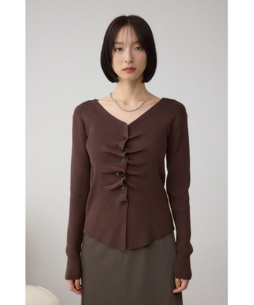 AZUL by moussy(アズールバイマウジー)の「フロントギャザーVネックニット(ニット/セーター・レディース・ブラウン/ブラック/ライトグレー・FREE)」の4枚目の写真