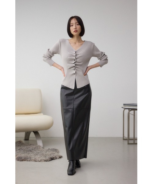 AZUL by moussy(アズールバイマウジー)の「フロントギャザーVネックニット(ニット/セーター・レディース・ブラウン/ブラック/ライトグレー・FREE)」の13枚目の写真