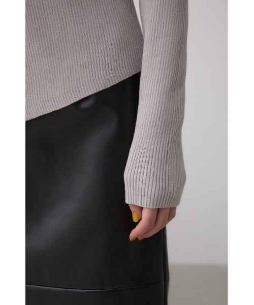 AZUL by moussy(アズールバイマウジー)の「フロントギャザーVネックニット(ニット/セーター・レディース・ブラウン/ブラック/ライトグレー・FREE)」の19枚目の写真