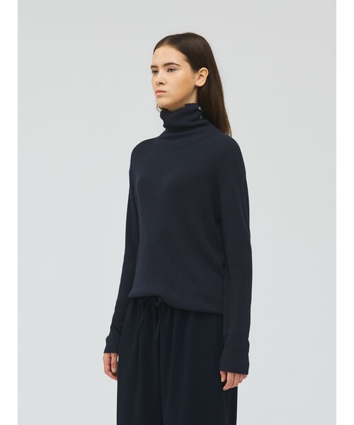 mizuiroind（ミズイロインド）の「mizuiro ind ボタン付きリブハイネックプルオーバー（ニット/セーター・レディース・ブラック/アイボリー/ネイビー/ブラウン/グレー・FREE）」の20枚目の写真