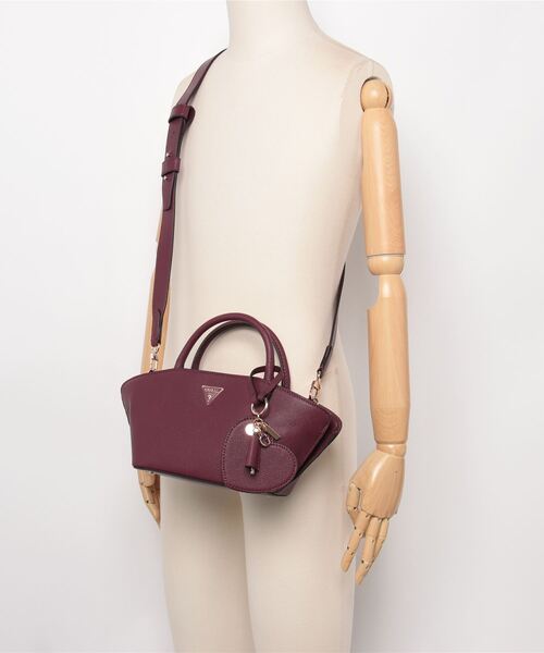 新品GUESSショルダーバッグ BOLENA Flap Shoulder Bag ショルダーバッグ | GUESS(ゲス) JAPAN 公式