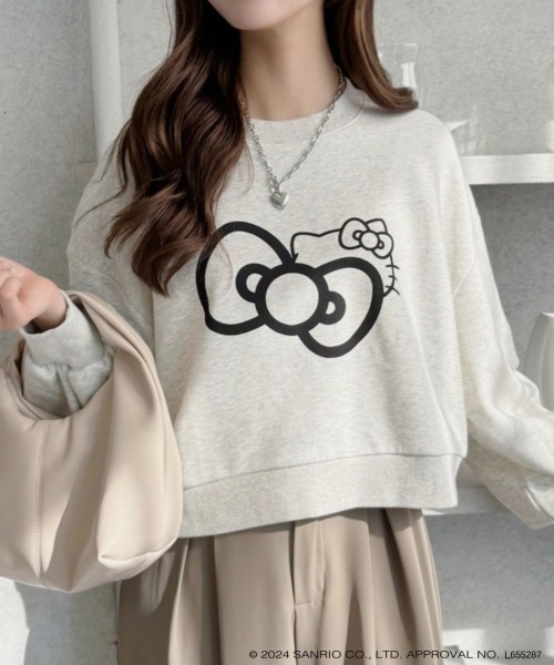 TREOVER(トレオーバー)の「≪HELLO KITTY≫ リボンデザインショートプルオーバー(Tシャツ/カットソー・レディース・チャコール/オートミール/アイボリー・FREE)」の1枚目の写真