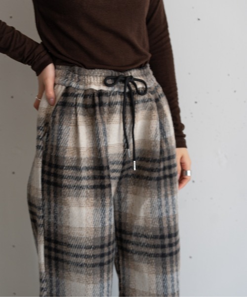 hwyl（ヒュイル）の「起毛チェック柄タックワイドパンツ（その他パンツ・レディース・ホワイト系その他/ブルー系その他・FREE）」の11枚目の写真