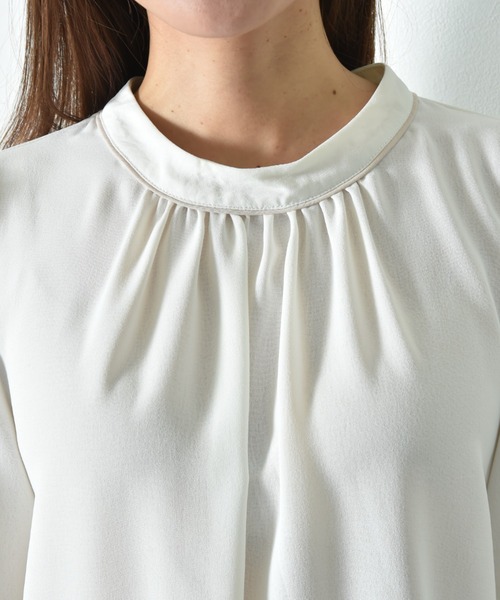 INTERPLANET（インタープラネット）の「【UV・接触冷感】ポーラチーフタイ袖２ＷＡＹブラウス（シャツ/ブラウス・レディース・ベージュ/オフホワイト/ブラック・FREE）」の4枚目の写真