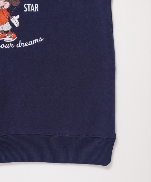 Disney(ディズニー)の「【DISNEY/ディズニー】ミッキーマウス裏起毛総刺繍クルーネックトレーナー(スウェット・レディース・ベージュ/ネイビー/ブラック/ライトピンク・MEDIUM/LARGE)」の18枚目の写真