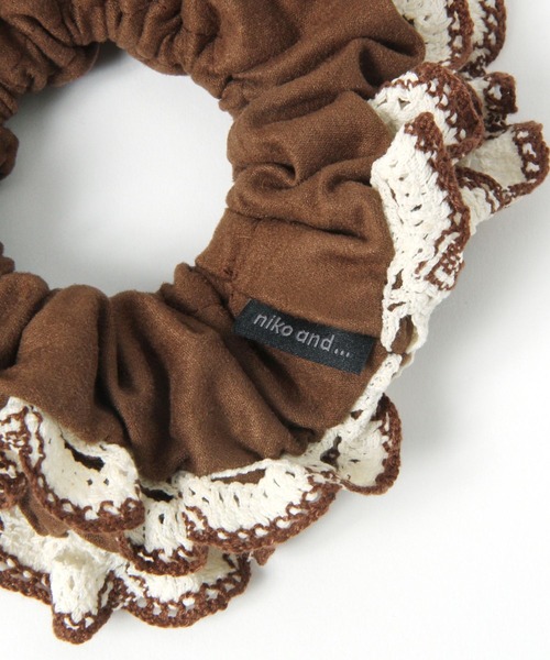 niko and...（ニコアンド）の「レーステープトリムシュシュ（シュシュ・レディース・ブラウン/レッド/ブラック・0）」の6枚目の写真