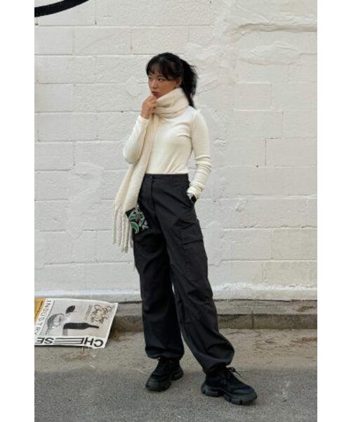 MUSINSA STANDARD WOMAN（ムシンサスタンダードウーマン）の「[ヒートタンダード] ウィメンズ薄起毛スリムタートルネック長袖Tシャツ [クリーム]（Tシャツ/カットソー・レディース・その他・SMALL/MEDIUM/LARGE/X-SMALL）」の15枚目の写真