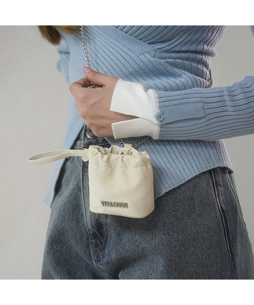 Vivacious(ビバシャス)の「Phoebe Mini Chain Bag - 5COL(メッセンジャーバッグ・レディース・アイボリー/ブラックミックス/グレイッシュブルー/ブラック/ピンク・FREE)」の2枚目の写真