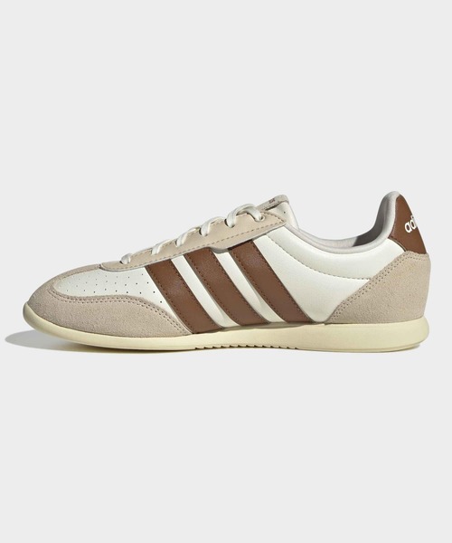 adidas(アディダス)の「バレダ ロー / BARREDA LO / アディダス adidas(スニーカー・レディース・ホワイト・27.0cm/26.5cm/26.0cm/25.5cm/25.0cm/24.5cm/24.0cm/23.5cm/23.0cm/22.5cm/22.0cm)」の2枚目の写真