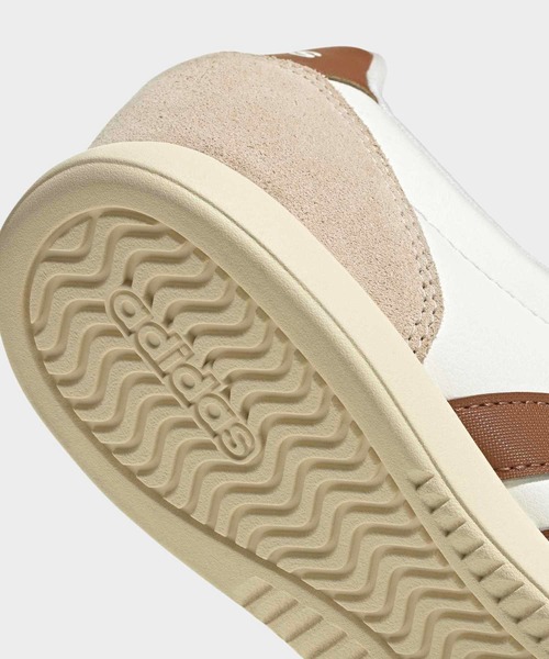 adidas(アディダス)の「バレダ ロー / BARREDA LO / アディダス adidas(スニーカー・レディース・ホワイト・27.0cm/26.5cm/26.0cm/25.5cm/25.0cm/24.5cm/24.0cm/23.5cm/23.0cm/22.5cm/22.0cm)」の3枚目の写真