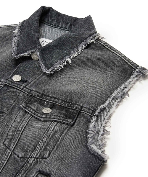 MM6 Maison Margiela(エムエムシックス メゾン マルジェラ)の「MM6 Maison Margiela(エムエムシックス メゾン マルジェラ)Kids & Junior デニムベストジャケット(ベスト・キッズ・ブラック・16Y/14Y/12Y)」の5枚目の写真