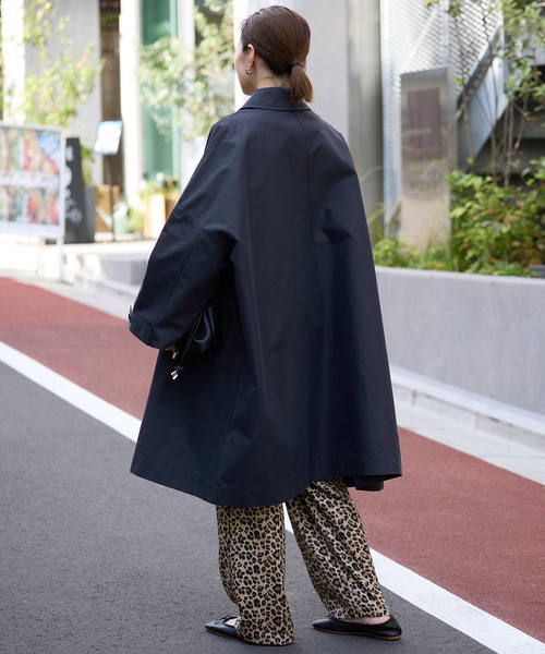 SLOBE IENA（スローブイエナ）の「《ネイビーのみWEB限定》ドルマンスリーブコート（ステンカラーコート・レディース・ベージュ/ネイビー・36/38）」の3枚目の写真