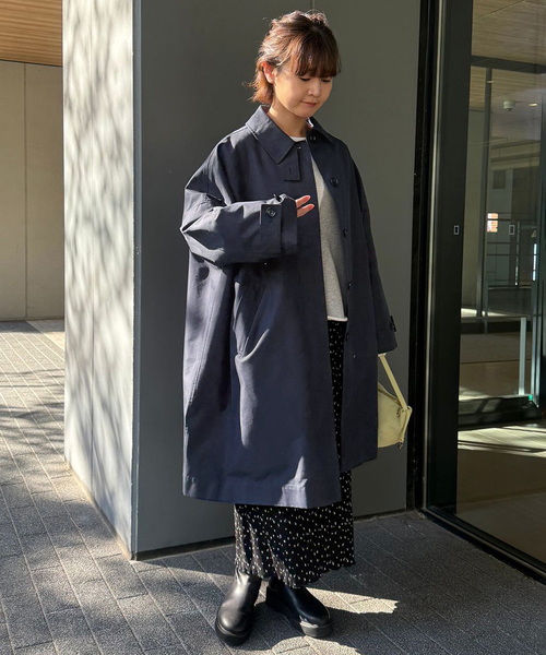 SLOBE IENA（スローブイエナ）の「《ネイビーのみWEB限定》ドルマンスリーブコート（ステンカラーコート・レディース・ベージュ/ネイビー・36/38）」の4枚目の写真