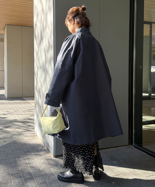 SLOBE IENA（スローブイエナ）の「《ネイビーのみWEB限定》ドルマンスリーブコート（ステンカラーコート・レディース・ベージュ/ネイビー・36/38）」の5枚目の写真