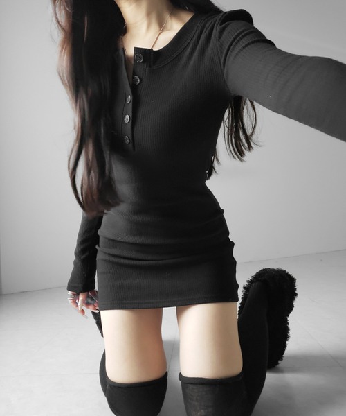 me+em select(ミームセレクト)の「【 2color 】裏起毛ヘンリーネックタイトミニワンピース / urakimo henley neck tight mini onepiece(ワンピース・レディース・ブラック/グレー・FREE)」の13枚目の写真