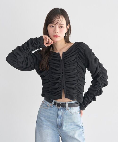earth music&ecology（アースミュージックアンドエコロジー）の「フロントホックシャーリングトップス（シャツ/ブラウス・レディース・アイボリー/ブラック/モカ・FREE）」の5枚目の写真