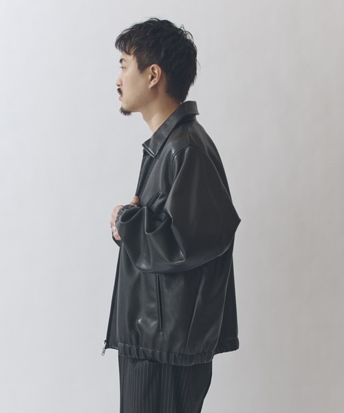 Lui's(ルイス)の「モダンシンセテックレザーブルゾン(ブルゾン・メンズ・ダークブラウン/ブラック・S/M)」の22枚目の写真