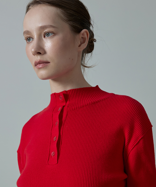 AHRE（アフレ）の「Aera Tension-Fit Henley Rib Half-Neck Knit_RED（ニット/セーター・レディース・その他・ONE）」の3枚目の写真