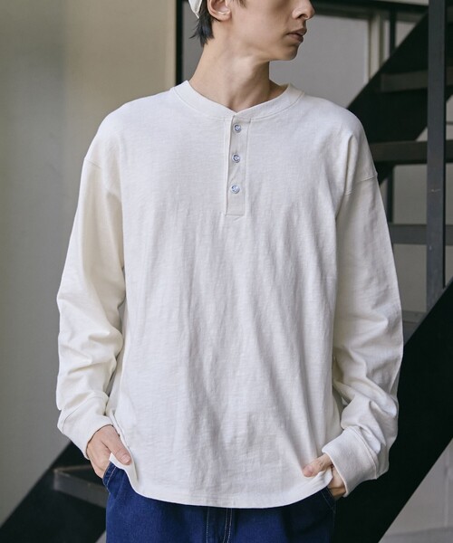 SMITH'S(スミス)の「SMITH'S(スミス)別注ヘンリーネックTシャツ(Tシャツ/カットソー・メンズ・ブラック/オフホワイト・S/M/L/XL)」の2枚目の写真