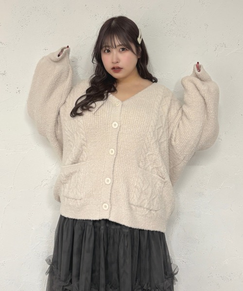 Louiosy(ルオシー)の「【Louiosy】【大きいサイズ】フラッフィーケーブルカーディガン(カーディガン/ボレロ・レディース・アイボリー/ライトブルー・LL/4L)」の2枚目の写真