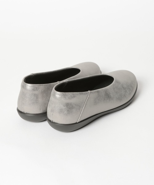 LEPSIM（レプシィム）の「プレーンスニーパー　636588（パンプス・レディース・ブラック/ガンメタ・LARGE/MEDIUM）」の9枚目の写真