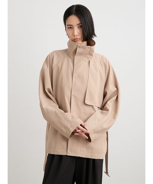 MIESROHE(ミースロエ)の「【セットアップ対応】撥水/リサイクルショートトレンチ(トレンチコート・レディース・カーキ/ホワイト/ベージュ・0/1)」の2枚目の写真