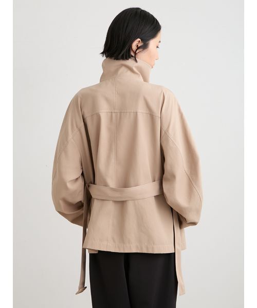 MIESROHE(ミースロエ)の「【セットアップ対応】撥水/リサイクルショートトレンチ(トレンチコート・レディース・カーキ/ホワイト/ベージュ・0/1)」の6枚目の写真