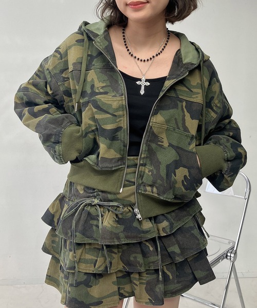 AS KNOW AS plus（アズノゥアズプラス）の「◯フード付き クロップド丈ジャケット  セットアップ対応（その他アウター・レディース・ブラック系その他/カモフラージュ/ケミカルウォッシュ・FREE）」の21枚目の写真