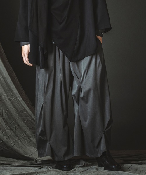 NO ID.(ノーアイディ)の「【NO ID.】Random Tuck Wide Pants / ランダム タック ワイド パンツ(その他パンツ・メンズ・ブラック/グレー・1/2)」の17枚目の写真