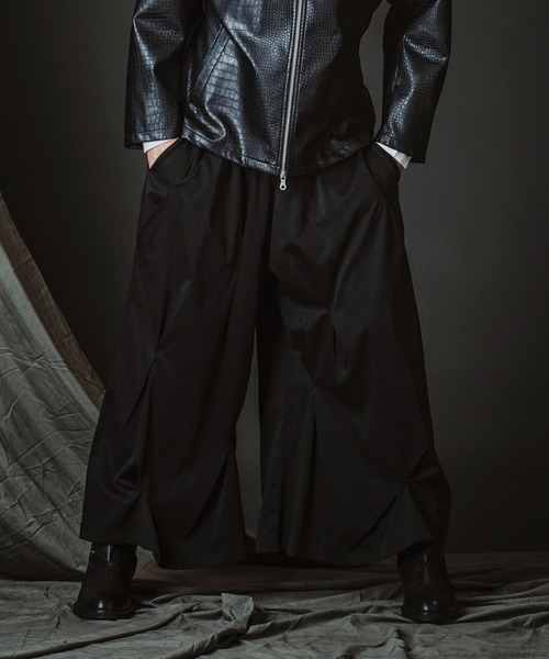 NO ID.(ノーアイディ)の「【NO ID.】Random Tuck Wide Pants / ランダム タック ワイド パンツ(その他パンツ・メンズ・ブラック/グレー・1/2)」の21枚目の写真