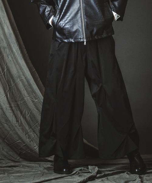 NO ID.(ノーアイディ)の「【NO ID.】Random Tuck Wide Pants / ランダム タック ワイド パンツ(その他パンツ・メンズ・ブラック/グレー・1/2)」の22枚目の写真