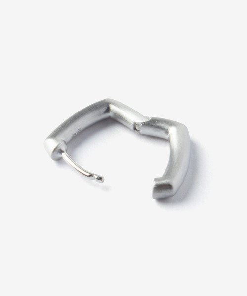 TOM WOOD（トムウッド）の「TOM WOOD Frame Hoops Satin Small トムウッド フレーム フープ サテン   ピアス（ピアス（両耳用）・レディース・シルバー・FREE）」の2枚目の写真