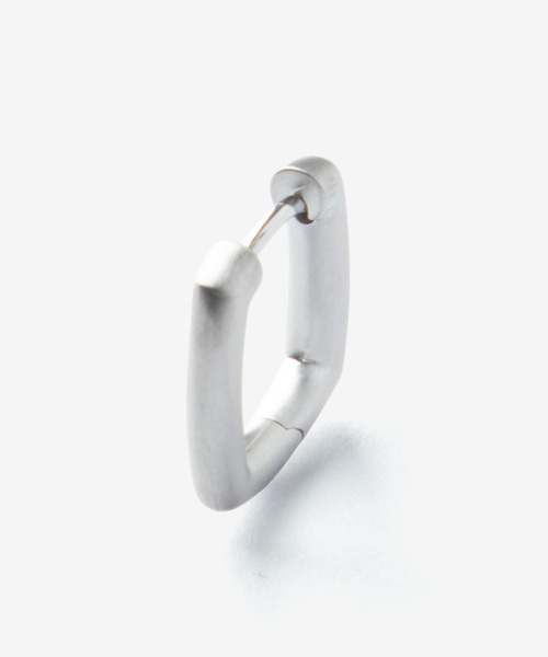 TOM WOOD（トムウッド）の「TOM WOOD Frame Hoops Satin Small トムウッド フレーム フープ サテン   ピアス（ピアス（両耳用）・レディース・シルバー・FREE）」の4枚目の写真