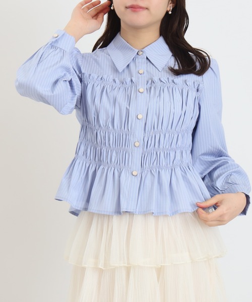 ASTORIA ODIER（アストリアオディール）の「シャーリングクロップドシャツ（シャツ/ブラウス・レディース・アイボリー/サックスブルー・MEDIUM）」の2枚目の写真