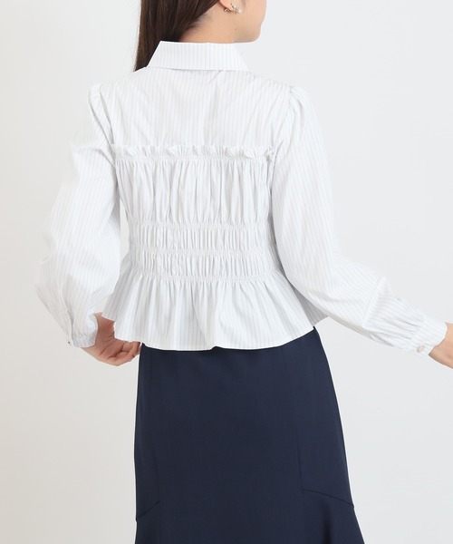 ASTORIA ODIER（アストリアオディール）の「シャーリングクロップドシャツ（シャツ/ブラウス・レディース・アイボリー/サックスブルー・MEDIUM）」の6枚目の写真