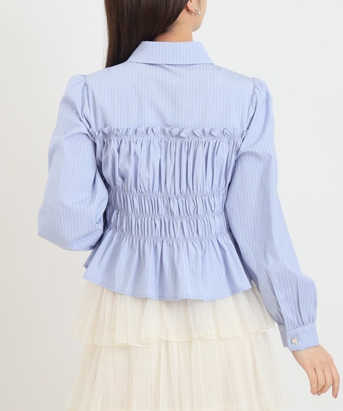 ASTORIA ODIER（アストリアオディール）の「シャーリングクロップドシャツ（シャツ/ブラウス・レディース・アイボリー/サックスブルー・MEDIUM）」の11枚目の写真